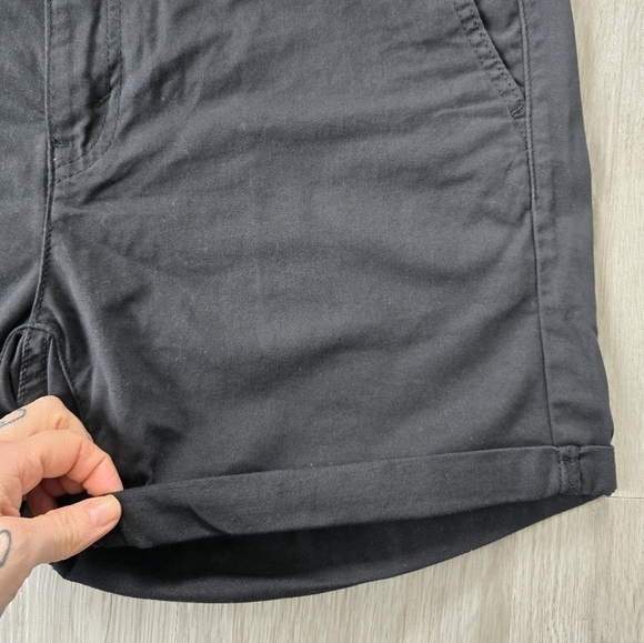 Levi's | Classic cotton blend black mid rise shorts | WMS 32 NWT - Picture 6 of 8